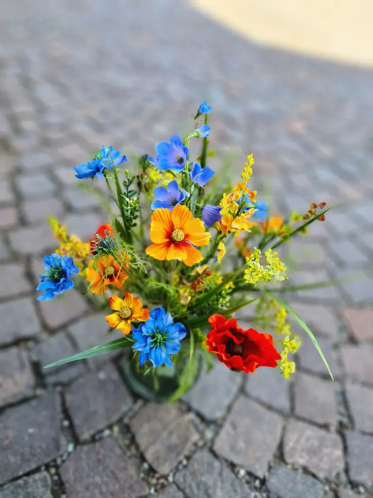 Blumenstrauss mit Wiesenblumen orange/gelb